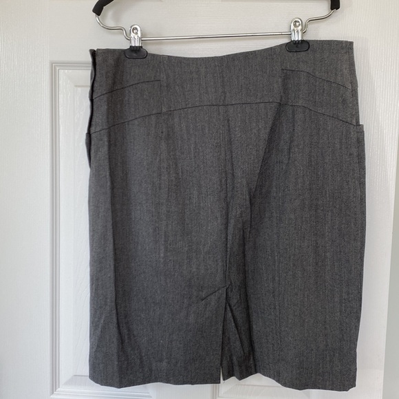 H&M pencil skirt - Picture 2 of 4